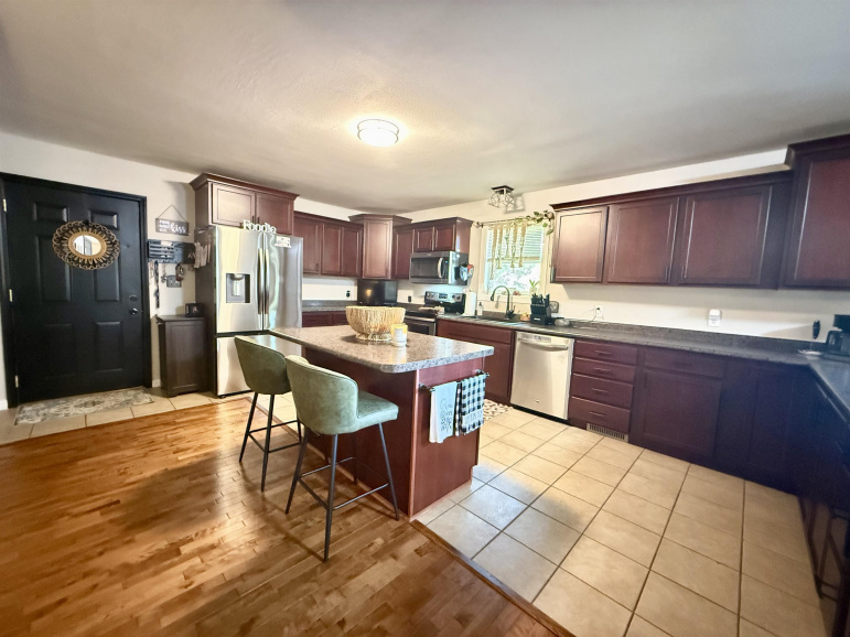 802 Oswego Avenue Hastings, Nebraska 68901, 6 Bedrooms Bedrooms, ,4 BathroomsBathrooms,Residential,For Sale,802 Oswego Avenue,20260805