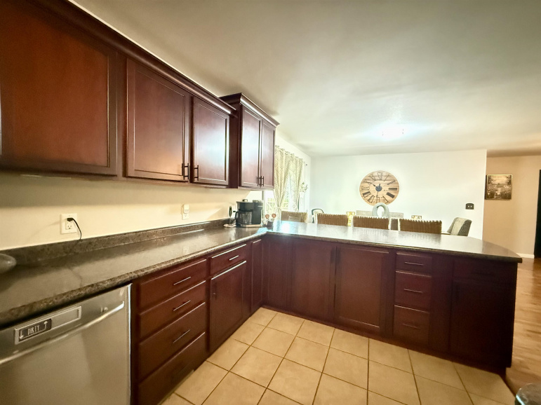 802 Oswego Avenue Hastings, Nebraska 68901, 6 Bedrooms Bedrooms, ,4 BathroomsBathrooms,Residential,For Sale,802 Oswego Avenue,20260805