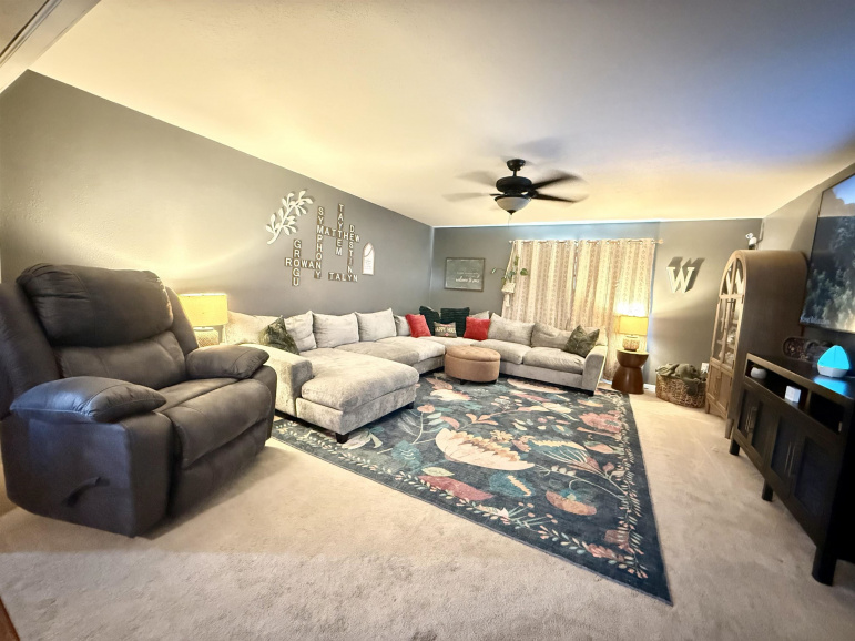 802 Oswego Avenue Hastings, Nebraska 68901, 6 Bedrooms Bedrooms, ,4 BathroomsBathrooms,Residential,For Sale,802 Oswego Avenue,20260805
