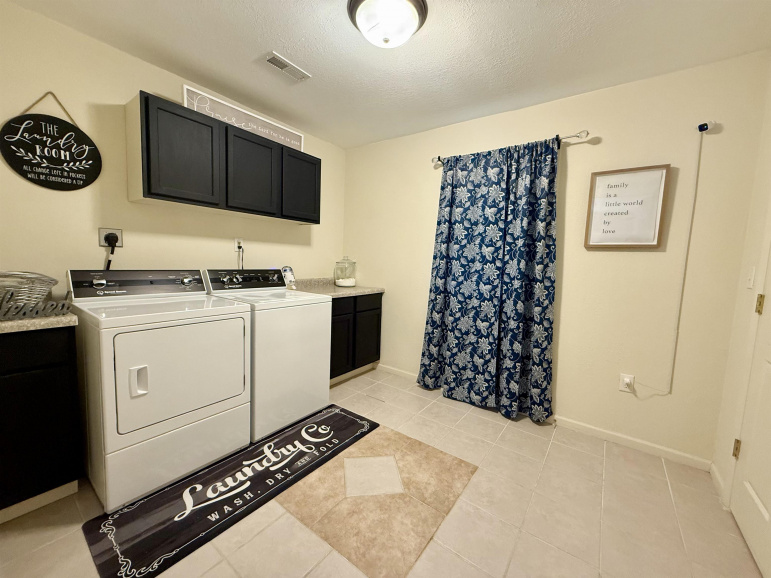 802 Oswego Avenue Hastings, Nebraska 68901, 6 Bedrooms Bedrooms, ,4 BathroomsBathrooms,Residential,For Sale,802 Oswego Avenue,20260805