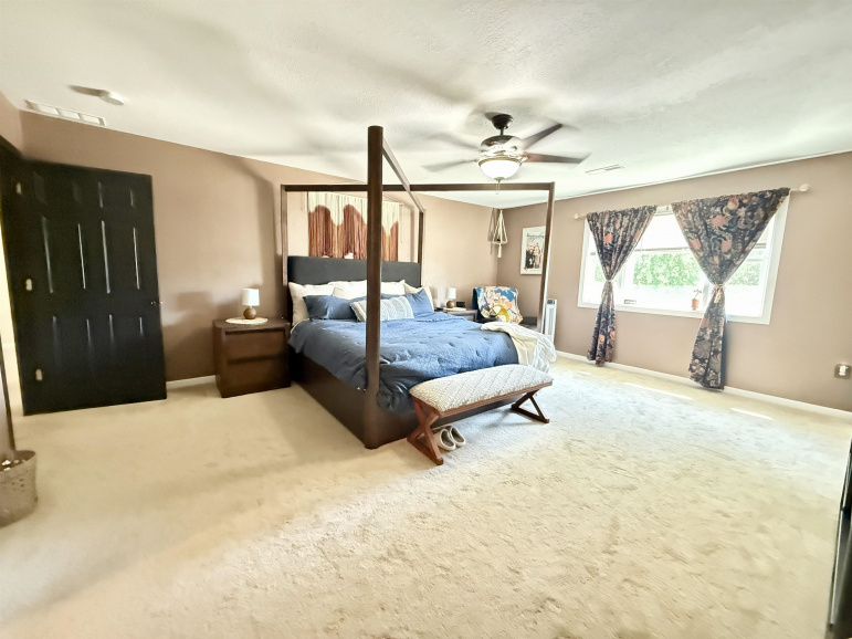 802 Oswego Avenue Hastings, Nebraska 68901, 6 Bedrooms Bedrooms, ,4 BathroomsBathrooms,Residential,For Sale,802 Oswego Avenue,20260805