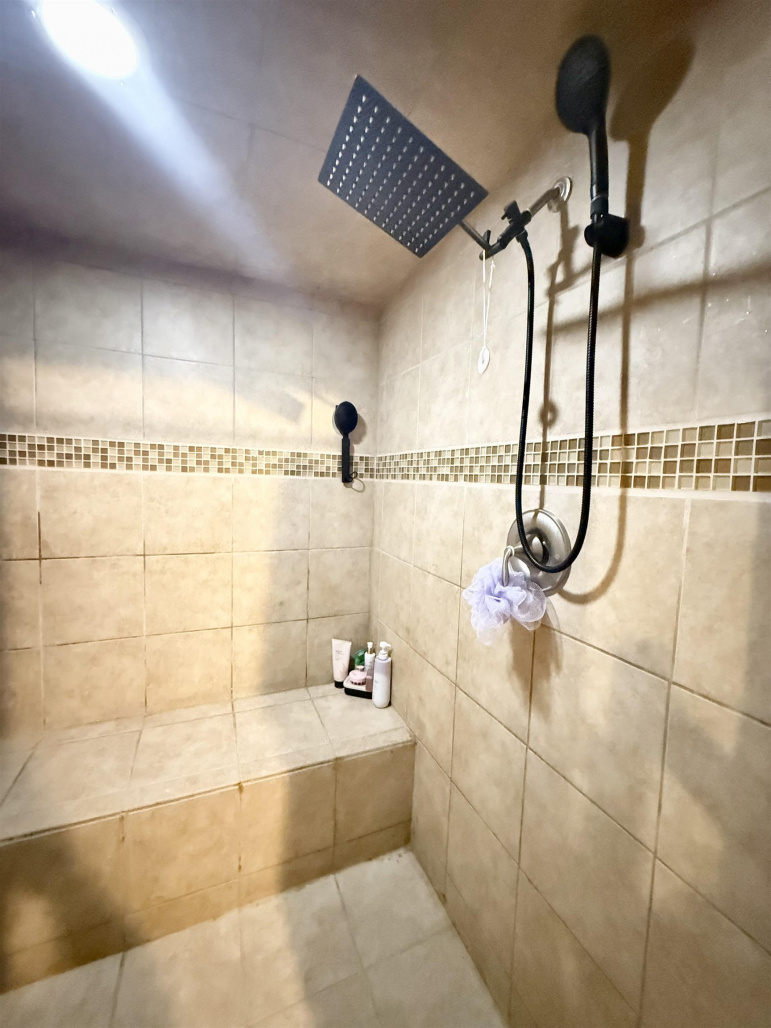 802 Oswego Avenue Hastings, Nebraska 68901, 6 Bedrooms Bedrooms, ,4 BathroomsBathrooms,Residential,For Sale,802 Oswego Avenue,20260805