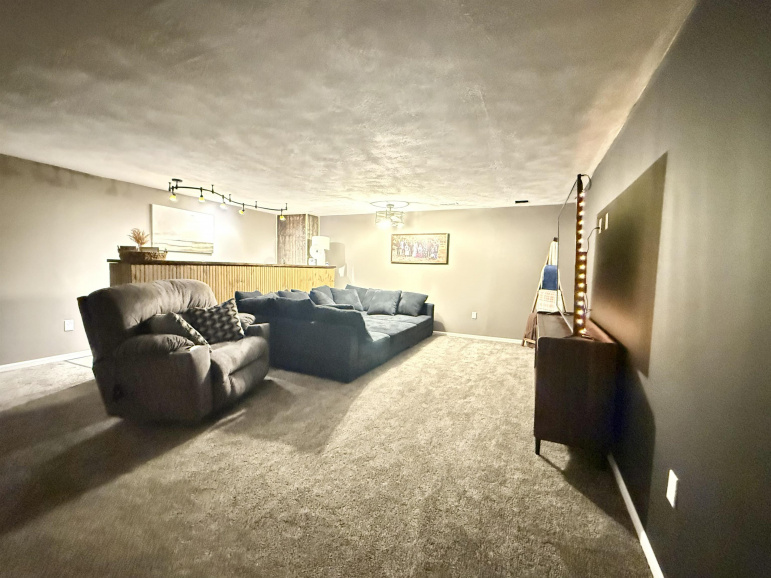 802 Oswego Avenue Hastings, Nebraska 68901, 6 Bedrooms Bedrooms, ,4 BathroomsBathrooms,Residential,For Sale,802 Oswego Avenue,20260805