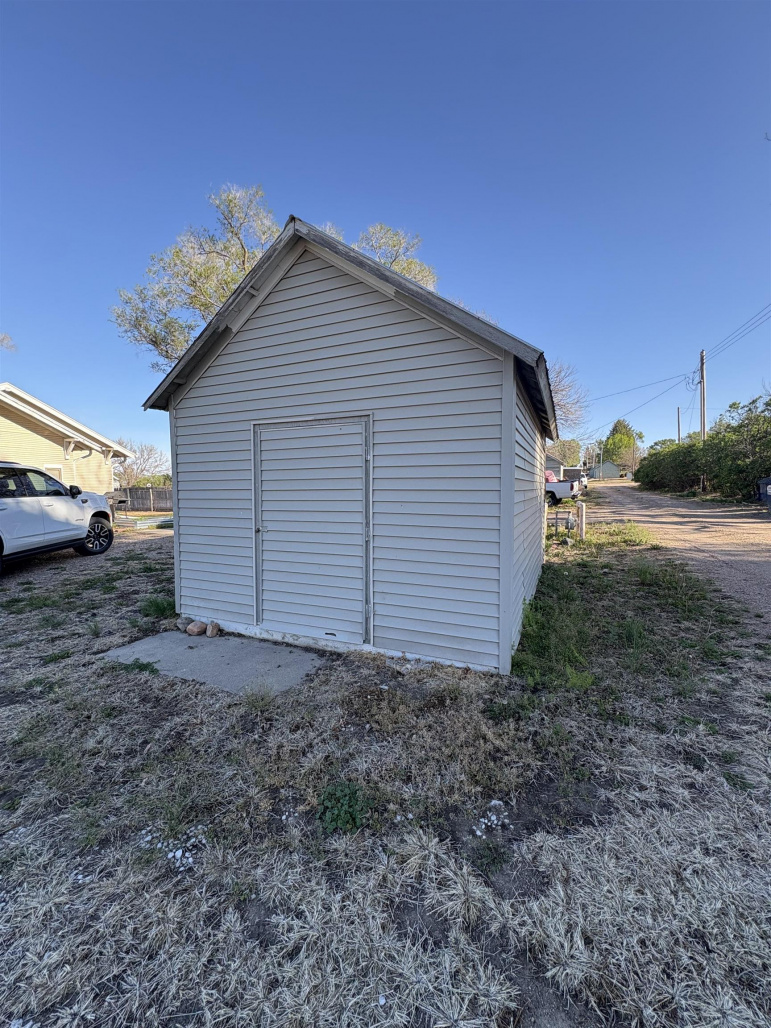 105 S Clay Street Eustis, Nebraska 69028-2123, 5 Bedrooms Bedrooms, ,2 BathroomsBathrooms,Residential,For Sale,105 S Clay Street,20260804