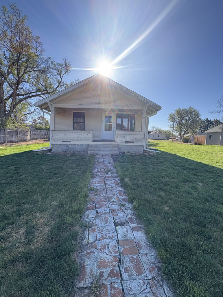 105 S Clay Street Eustis, Nebraska 69028-2123, 5 Bedrooms Bedrooms, ,2 BathroomsBathrooms,Residential,For Sale,105 S Clay Street,20260804
