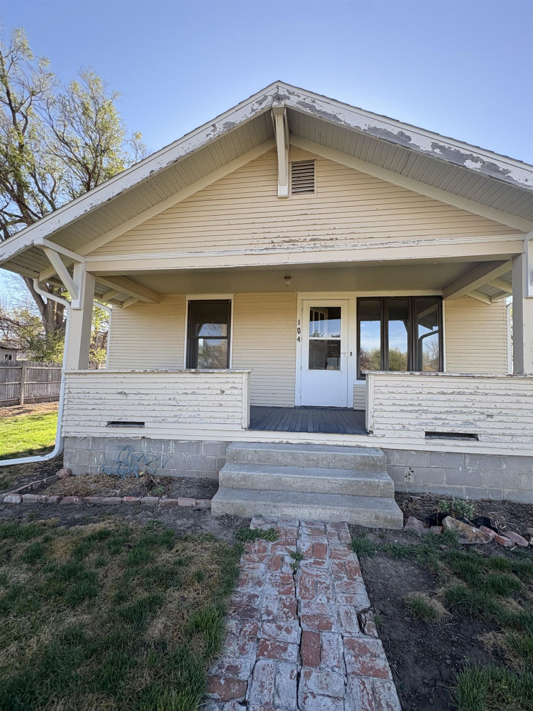 105 S Clay Street Eustis, Nebraska 69028-2123, 5 Bedrooms Bedrooms, ,2 BathroomsBathrooms,Residential,For Sale,105 S Clay Street,20260804