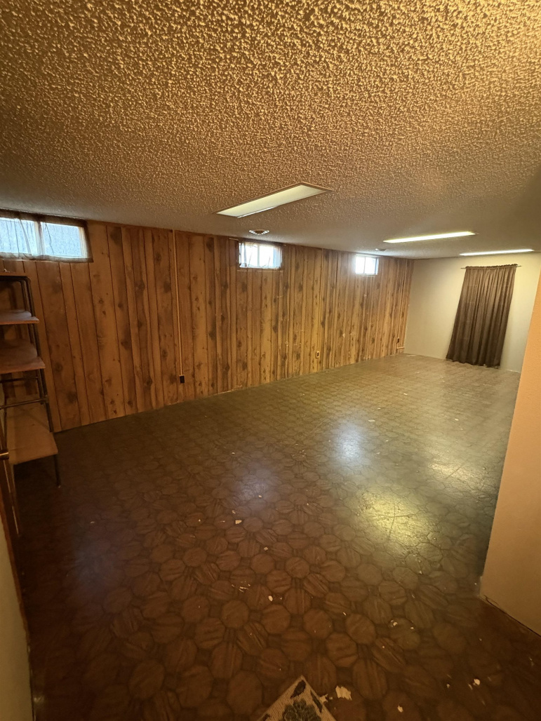 105 S Clay Street Eustis, Nebraska 69028-2123, 5 Bedrooms Bedrooms, ,2 BathroomsBathrooms,Residential,For Sale,105 S Clay Street,20260804