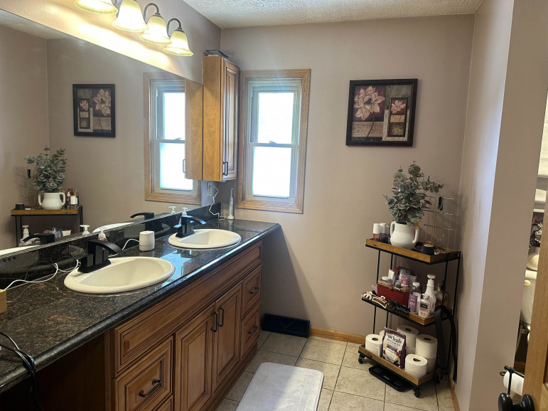 1375 S Wabash Avenue Hastings, Nebraska 68901, 3 Bedrooms Bedrooms, ,2 BathroomsBathrooms,Residential,For Sale,1375 S Wabash Avenue,20260802