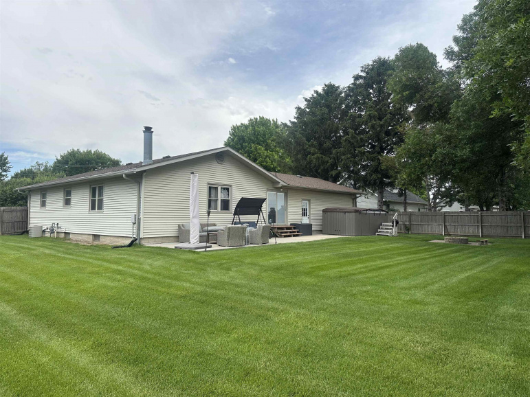 1375 S Wabash Avenue Hastings, Nebraska 68901, 3 Bedrooms Bedrooms, ,2 BathroomsBathrooms,Residential,For Sale,1375 S Wabash Avenue,20260802