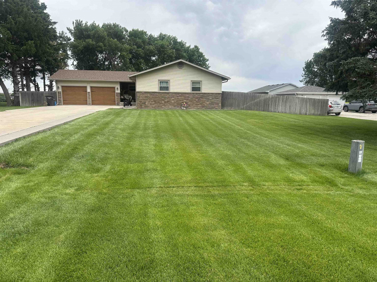 1375 S Wabash Avenue Hastings, Nebraska 68901, 3 Bedrooms Bedrooms, ,2 BathroomsBathrooms,Residential,For Sale,1375 S Wabash Avenue,20260802