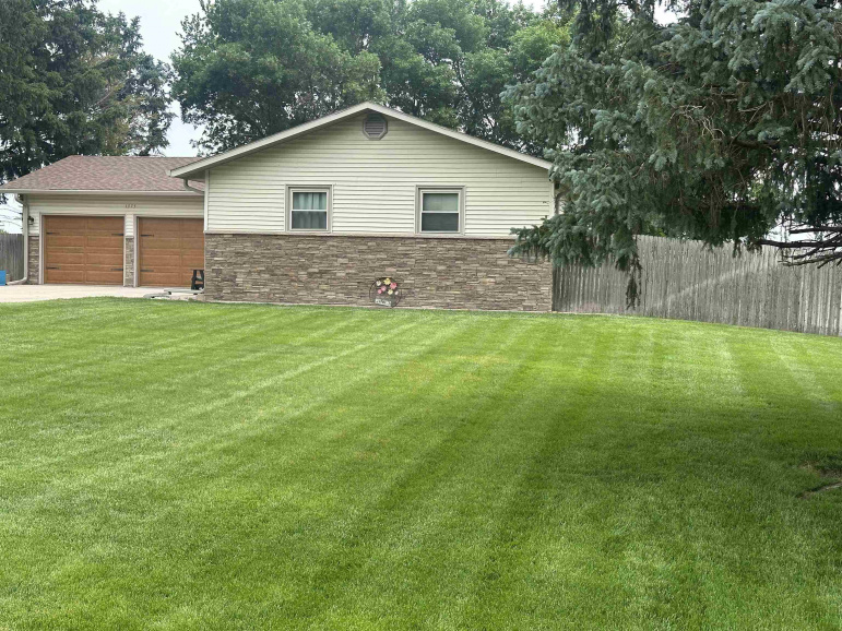 1375 S Wabash Avenue Hastings, Nebraska 68901, 3 Bedrooms Bedrooms, ,2 BathroomsBathrooms,Residential,For Sale,1375 S Wabash Avenue,20260802
