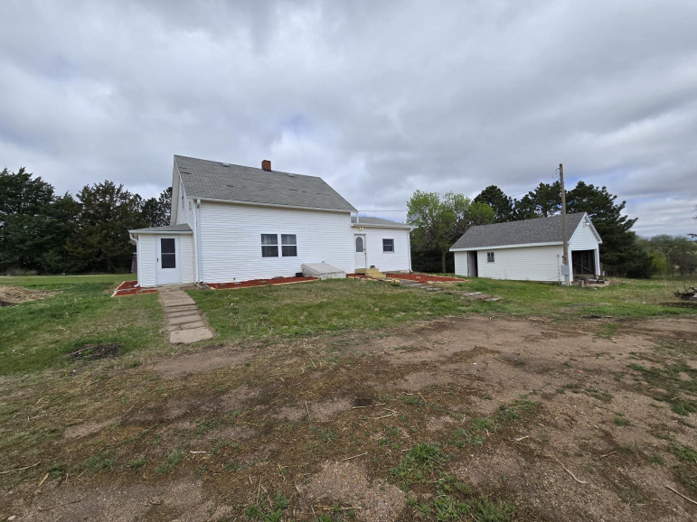 1136 T Road Blue Hill, Nebraska 68930, 4 Bedrooms Bedrooms, ,1 BathroomBathrooms,Residential,For Sale,1136 T Road,20260602