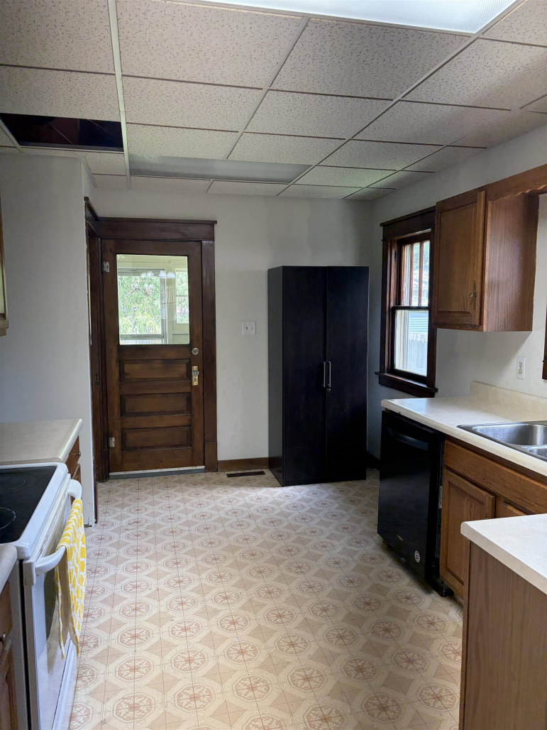 310 N Cedar Avenue Hastings, Nebraska 68901-0000, 3 Bedrooms Bedrooms, ,2 BathroomsBathrooms,Residential,For Sale,310 N Cedar Avenue,20260800
