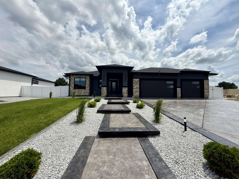 1017 Madden Road Hastings, Nebraska 68901, 5 Bedrooms Bedrooms, ,3 BathroomsBathrooms,Residential,For Sale,1017 Madden Road,20260817