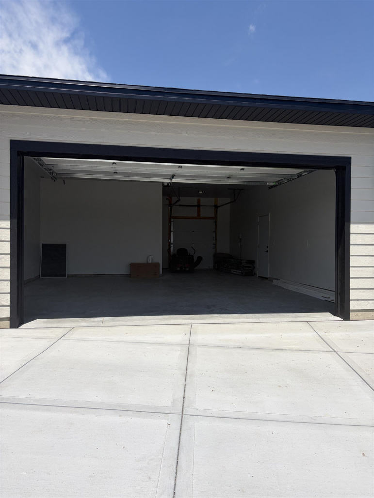 3201 Frahm Lane Hastings, Nebraska 68901, 4 Bedrooms Bedrooms, ,3 BathroomsBathrooms,Residential,For Sale,3201 Frahm Lane,20260827