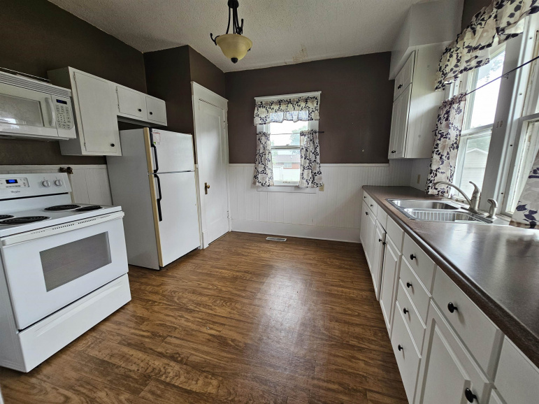 205 N Webster Street Blue Hill, Nebraska 68930, 2 Bedrooms Bedrooms, ,1 BathroomBathrooms,Residential,For Sale,205 N Webster Street,20260868