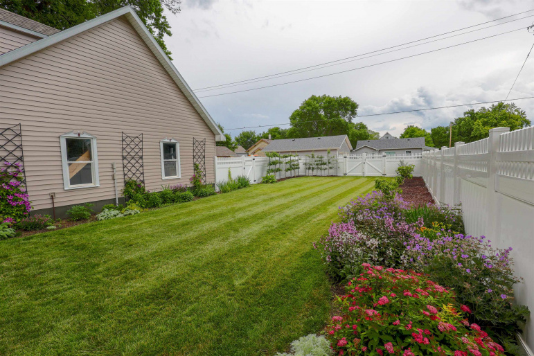 1202 Main Street Wood River, Nebraska 68883, 5 Bedrooms Bedrooms, ,3 BathroomsBathrooms,Residential,For Sale,1202 Main Street,20260873