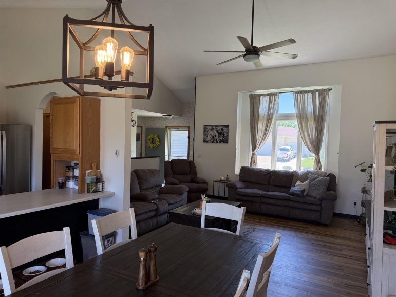 4122 Hartford Street Grand Island, Nebraska 68803, 5 Bedrooms Bedrooms, ,3 BathroomsBathrooms,Residential,For Sale,4122 Hartford Street,20260882
