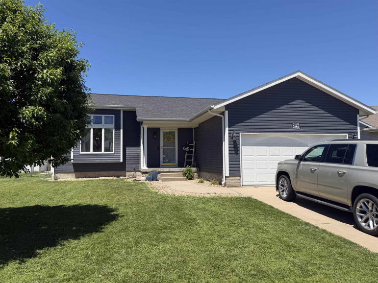 4122 Hartford Street Grand Island, Nebraska 68803, 5 Bedrooms Bedrooms, ,3 BathroomsBathrooms,Residential,For Sale,4122 Hartford Street,20260882