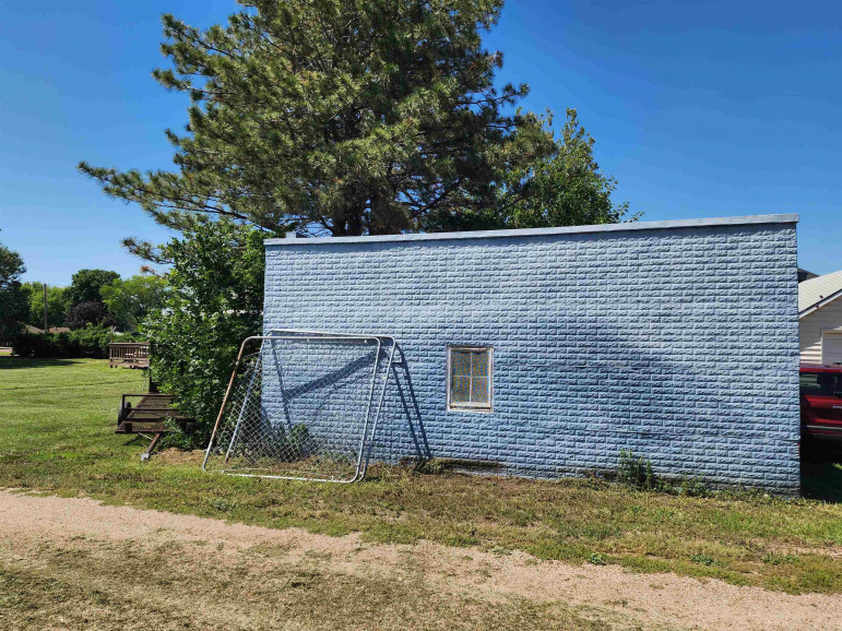 613 W Seward Street Blue Hill, Nebraska 68930, 4 Bedrooms Bedrooms, ,1 BathroomBathrooms,Residential,For Sale,613 W Seward Street,20260880