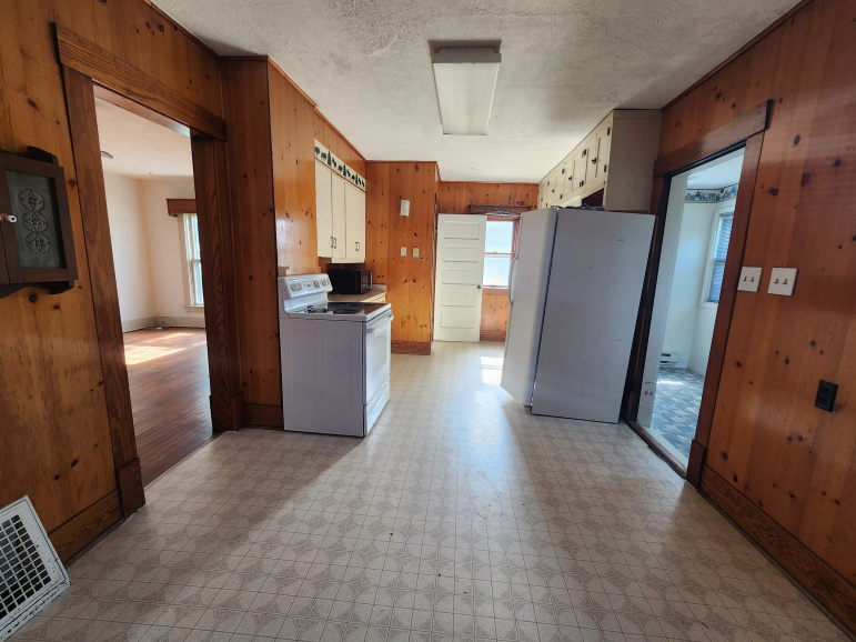 613 W Seward Street Blue Hill, Nebraska 68930, 4 Bedrooms Bedrooms, ,1 BathroomBathrooms,Residential,For Sale,613 W Seward Street,20260880