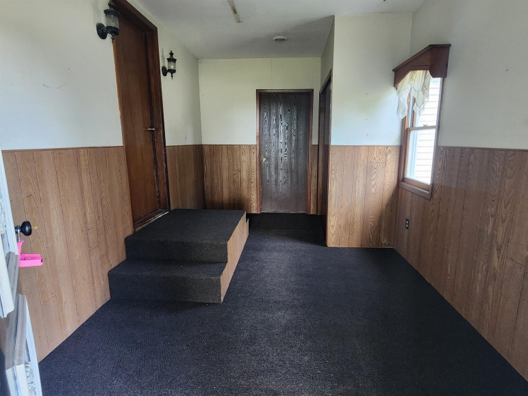 613 W Seward Street Blue Hill, Nebraska 68930, 4 Bedrooms Bedrooms, ,1 BathroomBathrooms,Residential,For Sale,613 W Seward Street,20260880