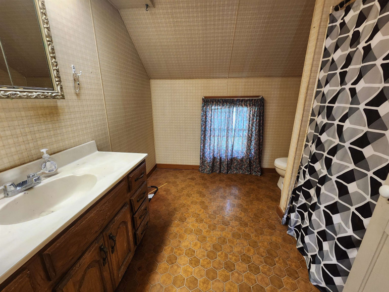613 W Seward Street Blue Hill, Nebraska 68930, 4 Bedrooms Bedrooms, ,1 BathroomBathrooms,Residential,For Sale,613 W Seward Street,20260880
