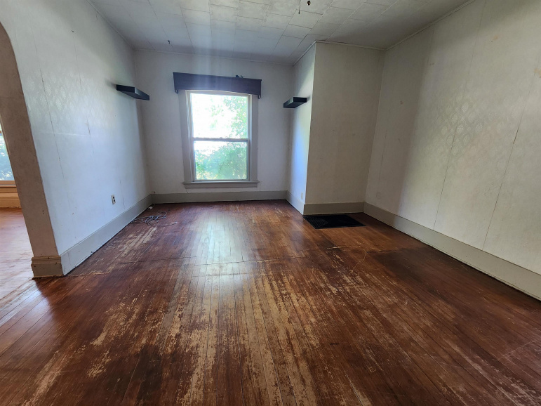 613 W Seward Street Blue Hill, Nebraska 68930, 4 Bedrooms Bedrooms, ,1 BathroomBathrooms,Residential,For Sale,613 W Seward Street,20260880