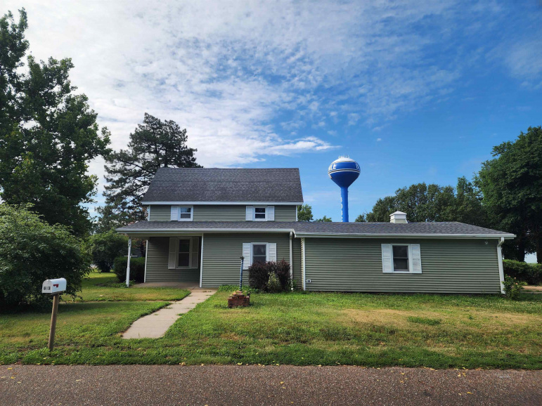 613 W Seward Street Blue Hill, Nebraska 68930, 4 Bedrooms Bedrooms, ,1 BathroomBathrooms,Residential,For Sale,613 W Seward Street,20260880