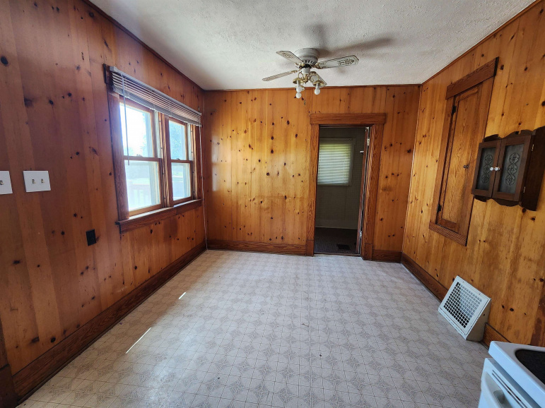 613 W Seward Street Blue Hill, Nebraska 68930, 4 Bedrooms Bedrooms, ,1 BathroomBathrooms,Residential,For Sale,613 W Seward Street,20260880