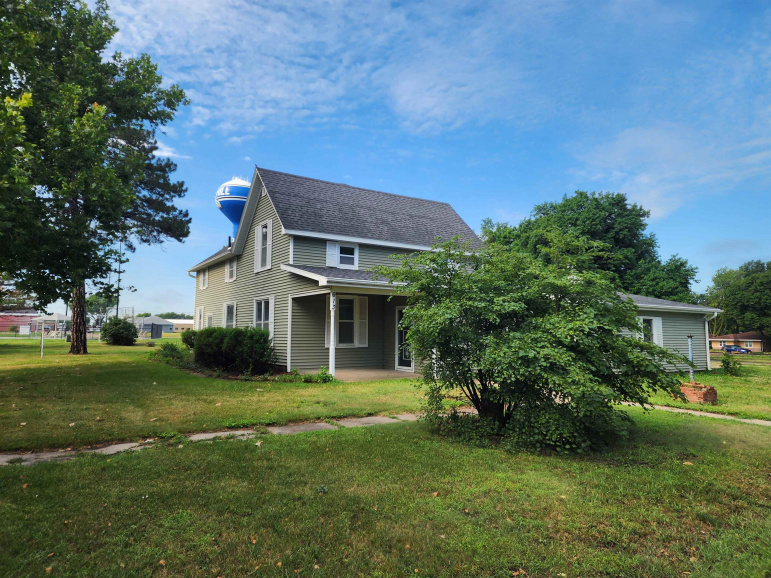 613 W Seward Street Blue Hill, Nebraska 68930, 4 Bedrooms Bedrooms, ,1 BathroomBathrooms,Residential,For Sale,613 W Seward Street,20260880