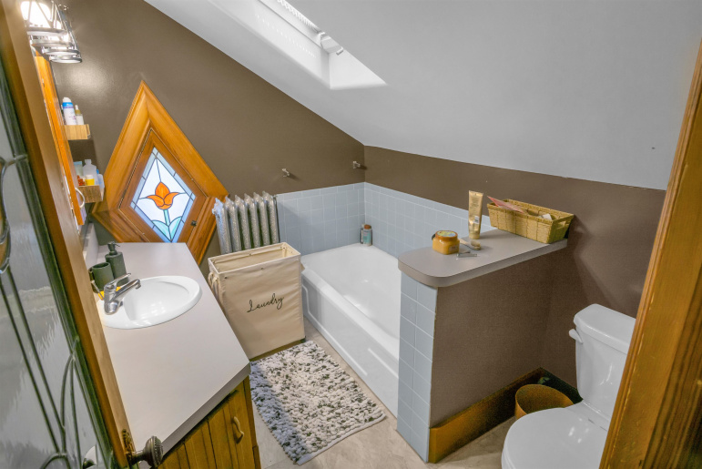 320 Medina Ave Bertrand, Nebraska 68927, 4 Bedrooms Bedrooms, ,3 BathroomsBathrooms,Residential,For Sale,320 Medina Ave,20260907