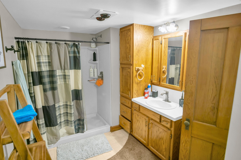 320 Medina Ave Bertrand, Nebraska 68927, 4 Bedrooms Bedrooms, ,3 BathroomsBathrooms,Residential,For Sale,320 Medina Ave,20260907