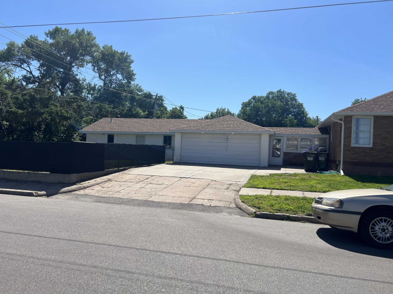 2001 W 6th Street Hastings, Nebraska 68901, 3 Bedrooms Bedrooms, ,2 BathroomsBathrooms,Residential,For Sale,2001 W 6th Street,20260912