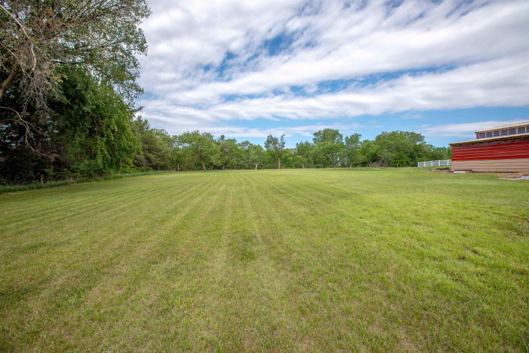 809 HWY 281 Red Cloud, Nebraska 68970, 2 Bedrooms Bedrooms, ,2 BathroomsBathrooms,Residential,For Sale,809 HWY 281,20260914