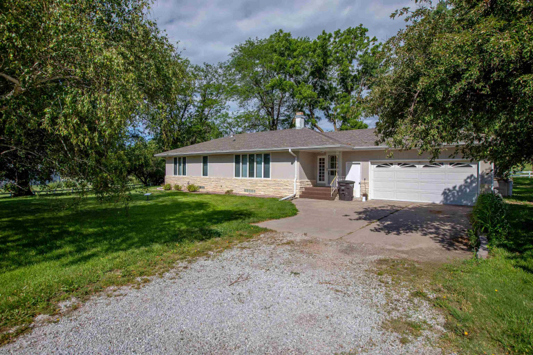 809 HWY 281 Red Cloud, Nebraska 68970, 2 Bedrooms Bedrooms, ,2 BathroomsBathrooms,Residential,For Sale,809 HWY 281,20260914