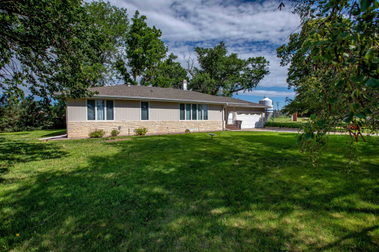 809 HWY 281 Red Cloud, Nebraska 68970, 2 Bedrooms Bedrooms, ,2 BathroomsBathrooms,Residential,For Sale,809 HWY 281,20260914