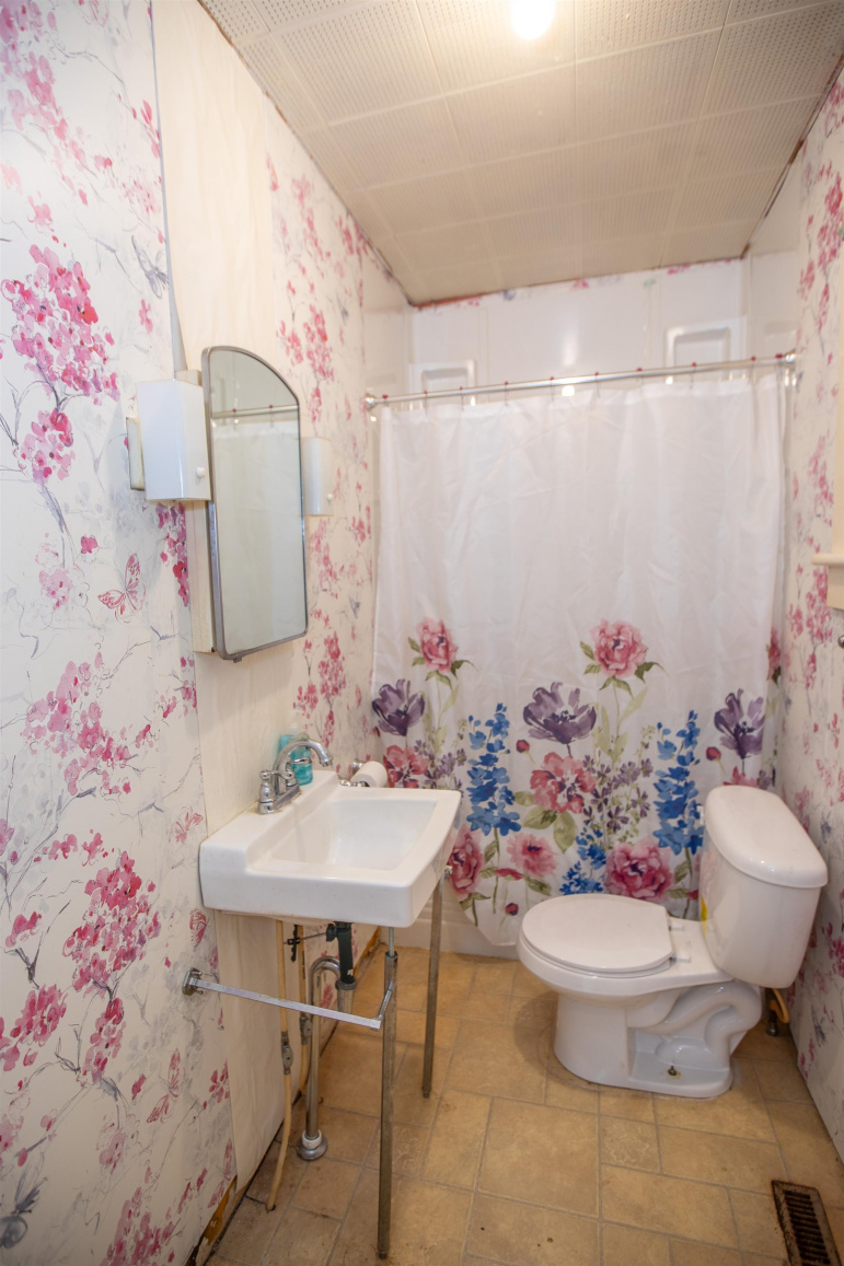 821 N Franklin Street Red Cloud, Nebraska 68970, 5 Bedrooms Bedrooms, ,2 BathroomsBathrooms,Residential,For Sale,821 N Franklin Street,20260913