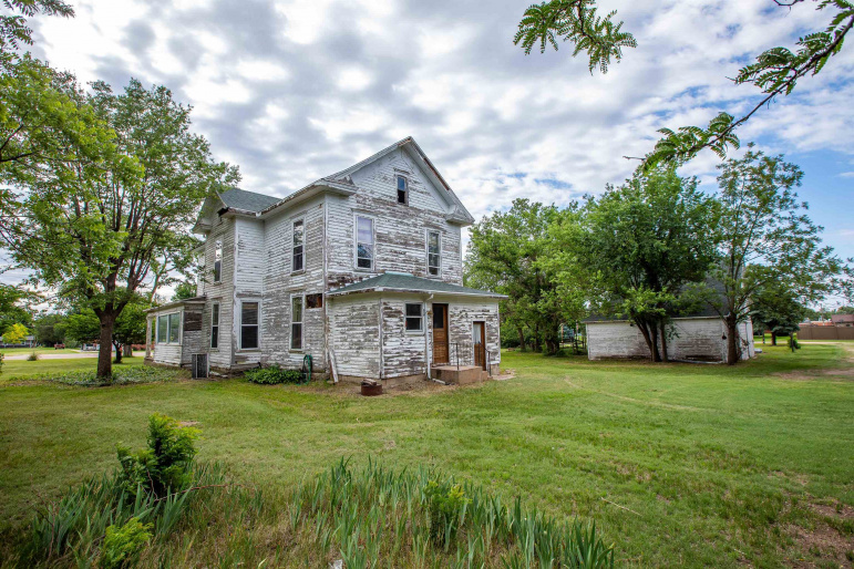 821 N Franklin Street Red Cloud, Nebraska 68970, 5 Bedrooms Bedrooms, ,2 BathroomsBathrooms,Residential,For Sale,821 N Franklin Street,20260913