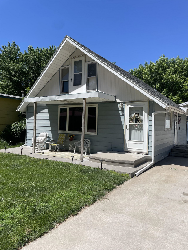 1910 B Avenue Gothenburg, Nebraska 69138-0000, 3 Bedrooms Bedrooms, ,1 BathroomBathrooms,Residential,For Sale,1910 B Avenue,20260923
