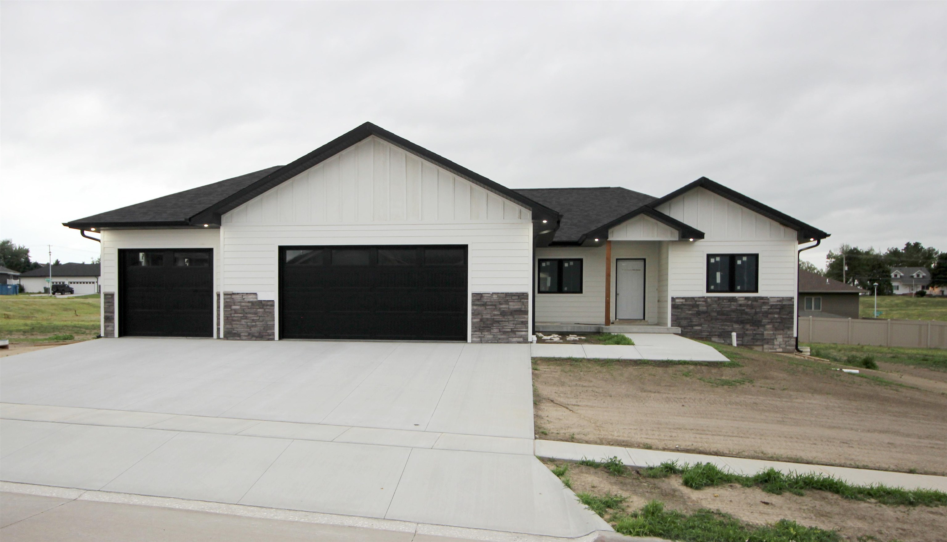 5006 15th Avenue Kearney, Nebraska 68845, 5 Bedrooms Bedrooms, ,3 BathroomsBathrooms,Residential,For Sale,5006 15th Avenue,20260922