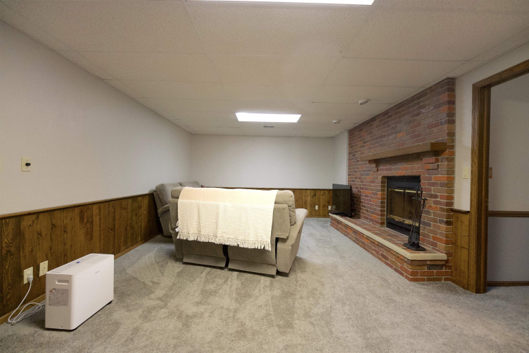1395 N Adams Central Avenue Hastings, Nebraska 68955, 6 Bedrooms Bedrooms, ,4 BathroomsBathrooms,Residential,For Sale,1395 N Adams Central Avenue,20260934