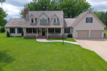 1395 N Adams Central Ave. Hastings, Nebraska 68955, 6 Bedrooms Bedrooms, ,4 BathroomsBathrooms,Residential,For Sale,1395 N Adams Central Ave.,20260934