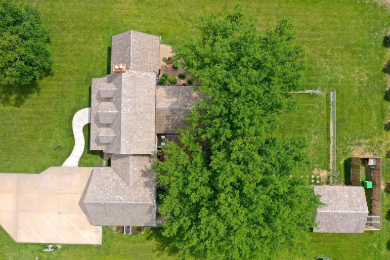 1395 N Adams Central Avenue Hastings, Nebraska 68955, 6 Bedrooms Bedrooms, ,4 BathroomsBathrooms,Residential,For Sale,1395 N Adams Central Avenue,20260934