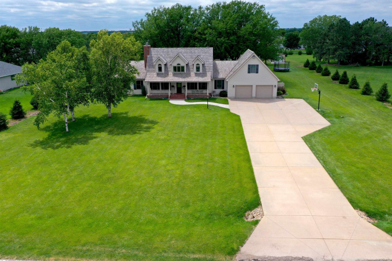 1395 N Adams Central Avenue Hastings, Nebraska 68955, 6 Bedrooms Bedrooms, ,4 BathroomsBathrooms,Residential,For Sale,1395 N Adams Central Avenue,20260934