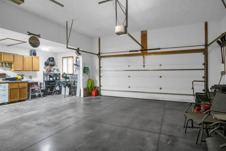1103 W 40th Street Kearney, Nebraska 68845, 5 Bedrooms Bedrooms, ,4 BathroomsBathrooms,Residential,For Sale,1103 W 40th Street,20260954