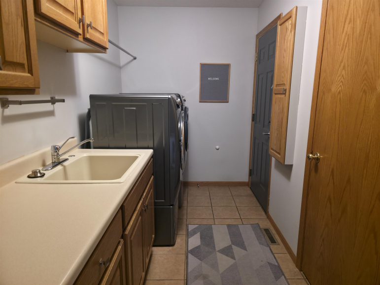 1708 E 46th Street Place Kearney, Nebraska 68847, 5 Bedrooms Bedrooms, ,3 BathroomsBathrooms,Residential,For Sale,1708 E 46th Street Place,20260952