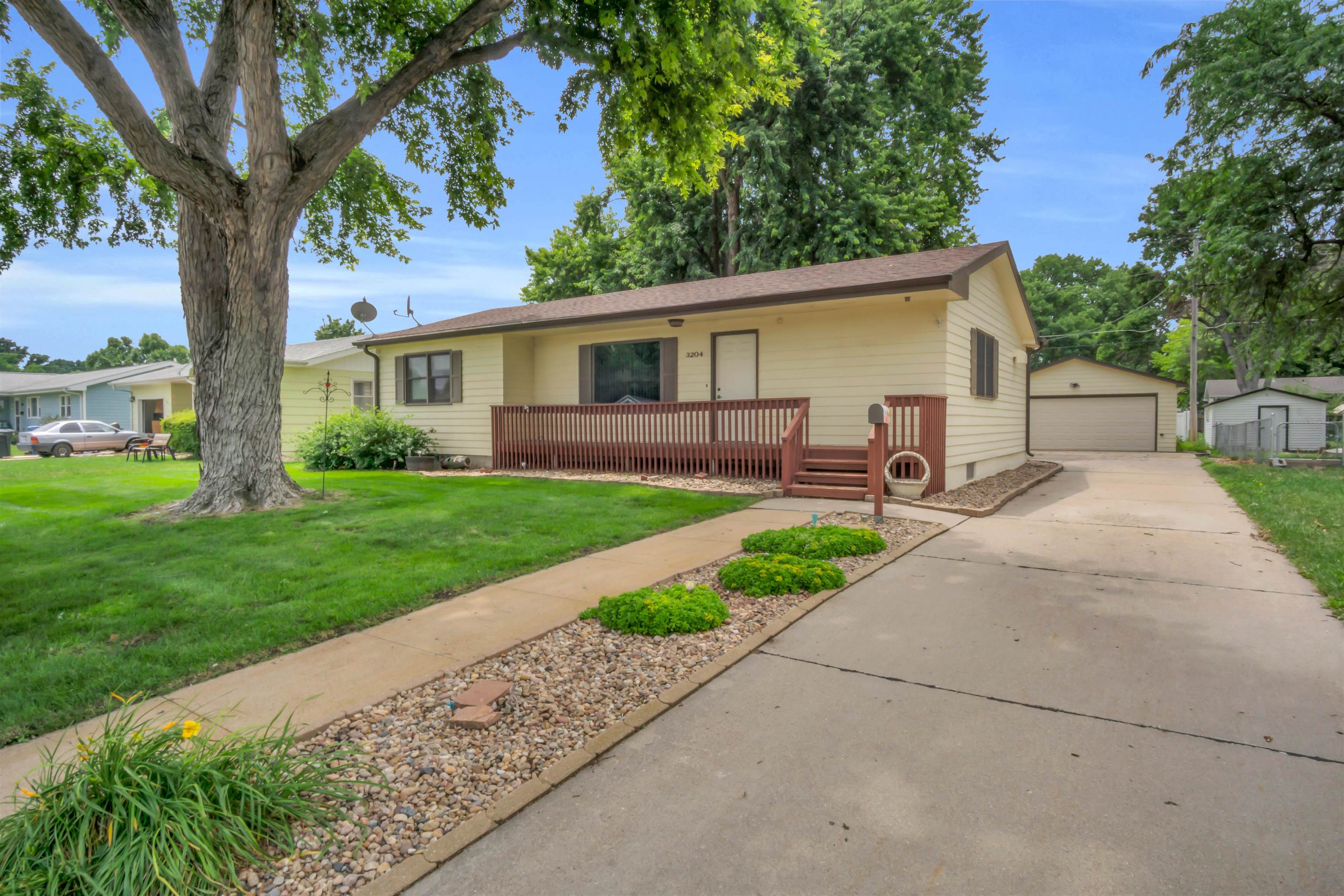 3204 L Avenue Kearney, Nebraska 68847, 3 Bedrooms Bedrooms, ,2 BathroomsBathrooms,Residential,For Sale,3204 L Avenue,20260946