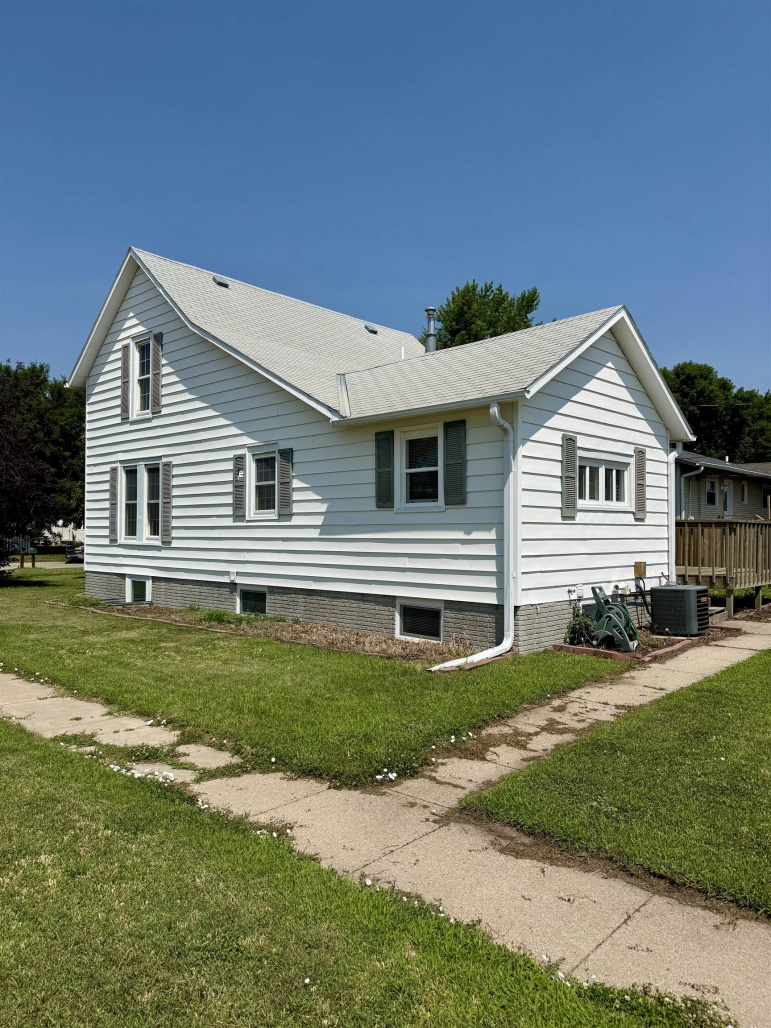 803 C Avenue Kearney, Nebraska 68847, 5 Bedrooms Bedrooms, ,2 BathroomsBathrooms,Residential,For Sale,803 C Avenue,20260957