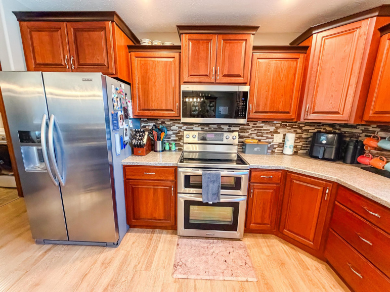 101 W Rochelle Street Elwood, Nebraska 68937-0000, 5 Bedrooms Bedrooms, ,3 BathroomsBathrooms,Residential,For Sale,101 W Rochelle Street,20260965